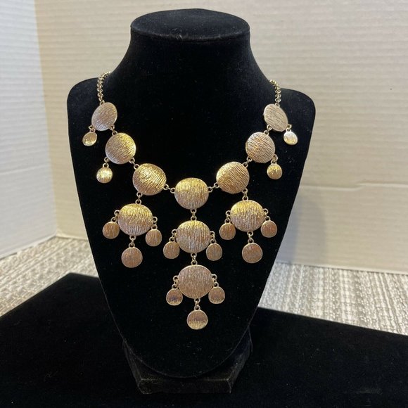 NWT High‎ Fashion Bancroft Gold Tone Textured Statement Bib Necklace - Picture 1 of 8